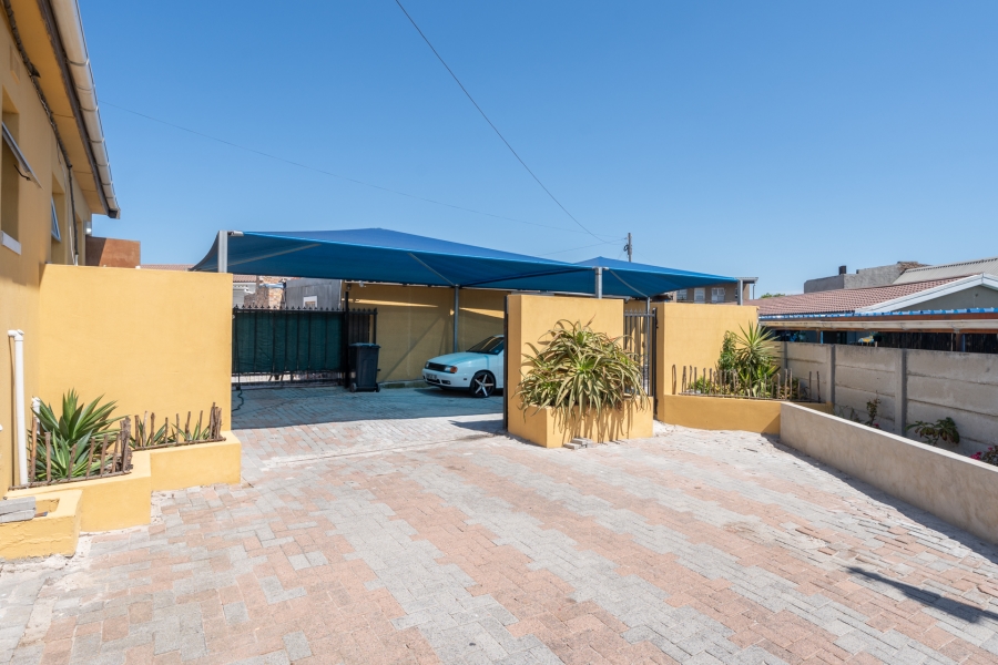 5 Bedroom Property for Sale in Bay View Western Cape